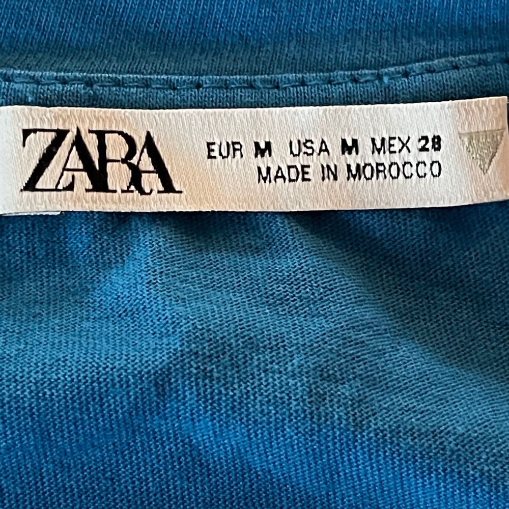 Zara Teal Puff Sleeve Ruched at Waist Crop Top
100% cotton
Sz M - Picture 9 of 12